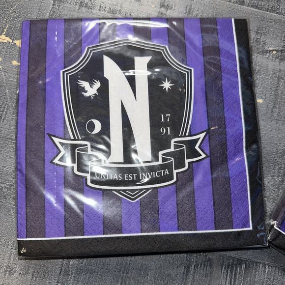 Wednesday Addams Party 2 Packs Of Napkins 1 Beverage And 1 Luncheon - Picture 2 of 5